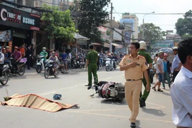 Va chạm với xe tải, người đàn ông tử vong thương tâm