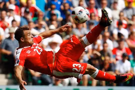 Shaqiri lập siêu phẩm, Thụy Sĩ vẫn ngậm ngùi nhìn Ba Lan vào tứ kết