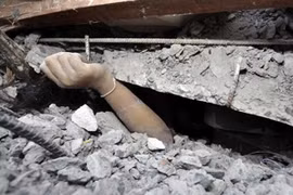 [Infographic] Kỹ năng thoát hiểm, sống sót khi nhà bị sập