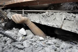 [Infographic] Kỹ năng thoát hiểm, sống sót khi nhà bị sập