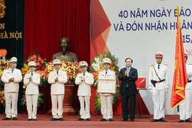 "Đến với nhân dân bằng sự gần gũi, thân thuộc"