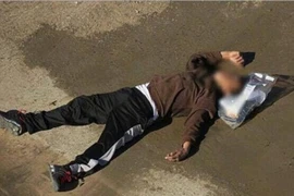 Nhảy cầu tự tử sau 30 phút bị trục xuất lần thứ 3 khỏi Mỹ