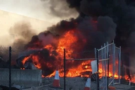 Vụ máy bay rơi trúng trung tâm thương mại: 5 người thiệt mạng