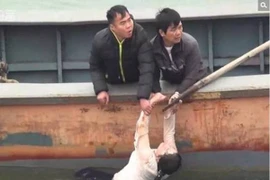 Tự tử hụt vì béo quá không thể chìm xuống nước