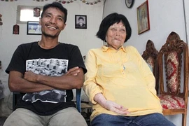 Phải lòng giọng nói, thanh niên 28 tuổi quyết cưới cụ bà 82 tuổi