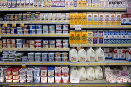 Hỗn loạn thị trường sữa trẻ em ở Trung Quốc 