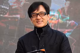 Diễn viên Thành Long tặng 80.500USD cho gia đình nhân viên cứu hỏa thiệt mạng