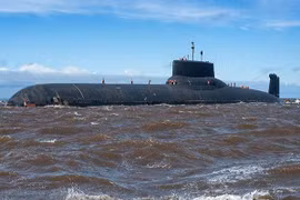 Tàu ngầm hạt nhân lớn nhất thế giới diễn tập tại Bắc Cực