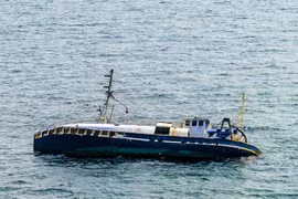 Malaysia: Tàu chở 100 người bị lật, ít nhất 14 người chết