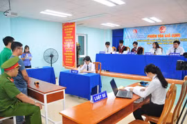 Xử lý hành vi xúc phạm Hội đồng xét xử, gây mất trật tự phiên tòa