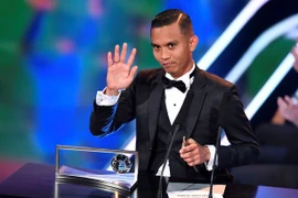 Xem bàn thắng đẹp nhất thế giới năm 2016 do cầu thủ Malaysia ghi