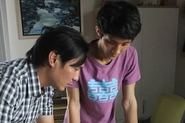 Gặp người sáng tạo vật phẩm lưu niệm tặng Tổng thống Obama