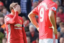 M.U "nhức đầu" về Rooney