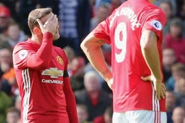 M.U "nhức đầu" về Rooney