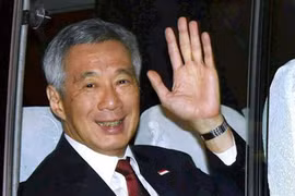 Thủ tướng Singapore đi xe buýt khi công du Ấn Độ