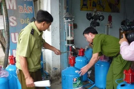 Tăng mức xử phạt gấp đôi: "Cây xăng mini" sẽ bị xóa sổ?