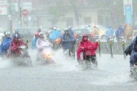 Mưa giông mạnh quay trở lại Bắc bộ vào đêm nay