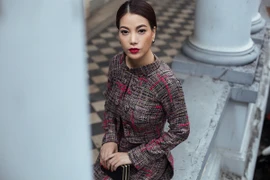 Trương Ngọc Ánh hóa quý bà trong tà áo dài của NTK Nguyễn Công Trí