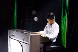Cậu bé 12 tuổi "chơi" piano điêu luyện khiến Huy Tuấn, Mỹ Linh ngạc nhiên