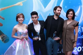 Chi Pu xinh như công chúa, đẹp đôi bên Jun Phạm 