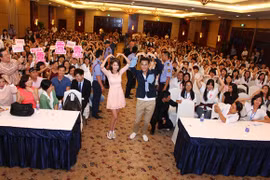 Mã Quốc Minh - Sầm Lệ Hương "quậy" hết mình cùng người hâm mộ