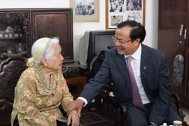 Bí thư Phạm Quang Nghị thăm gia đình các đồng chí nguyên là lãnh đạo TP.Hà Nội