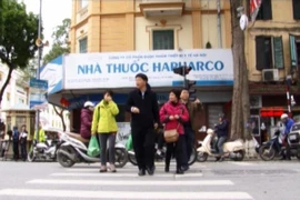 Ngày đầu tiên xử phạt người đi bộ vi phạm giao thông tại Hà Nội