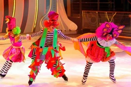 Lần đầu tiên biểu diễn xiếc trên băng tại Việt Nam