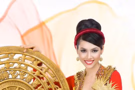 Ngắm Hoàng My "đội"... trống đồng đi thi thế giới!