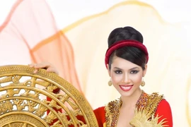 Ngắm Hoàng My "đội"... trống đồng đi thi thế giới!