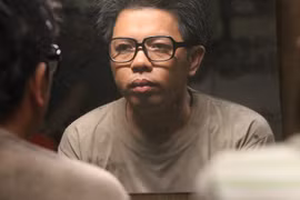 Thái Hòa bở hơi tai vì... hôn Tina Tình!