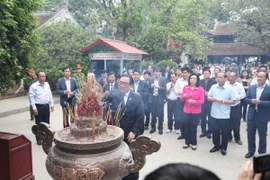 Lãnh đạo thành phố Hà Nội dâng hương tưởng nhớ các Vua Hùng