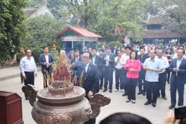 Lãnh đạo thành phố Hà Nội dâng hương tưởng nhớ các Vua Hùng