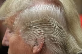 Sự thật không thể tin nổi về mái tóc "nổi tiếng" của ông Donald Trump