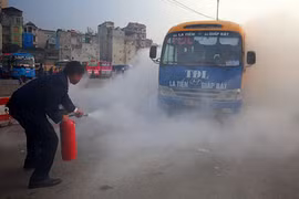 Hạn chế tối đa thiệt hại do cháy xe ô tô khách