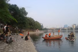 Phát hiện đuối nước ở hồ Hoàng Cầu, người cứu không kịp trở tay