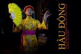 Nhiếp ảnh gia Mỹ xuất bản sách về nghi lễ Hầu đồng 