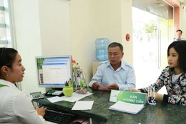 Vietcombank tư vấn cho khách hàng vay gói 30.000 tỷ đồng