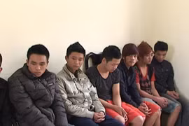 Bắt nhóm đối tượng truy nã có hàng nóng