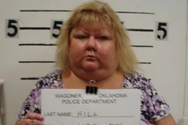 Sốc: Nữ giáo viên bị bắt vì khỏa thân trong ngày khai giảng