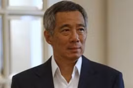 Thủ tướng Singapore bất ngờ choáng váng khi đang đọc thông điệp quốc khánh