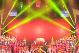 Hành khúc “Bay cao khát vọng trẻ Việt Nam” 