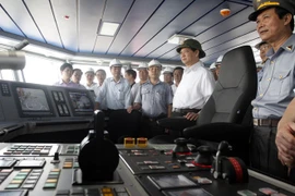 Thủ tướng Nguyễn Tấn Dũng thị sát tàu Kiểm ngư lớn nhất Việt Nam
