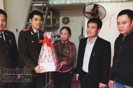 Thăm, tặng quà tết đoàn viên có hoàn cảnh khó khăn