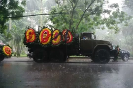 Mưa hoà nước mắt tiễn đưa 18 cán bộ, chiến sĩ hy sinh vụ trực thăng Mi-171 gặp nạn