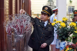 Lãnh đạo CATP dâng hương tưởng nhớ các Anh hùng liệt sỹ