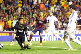 Xem Gareth Bale bứt phá như xe đua F1, lập siêu phẩm