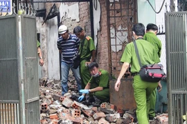 Mâu thuẫn tình cảm, dội xăng đốt cả nhà bạn gái