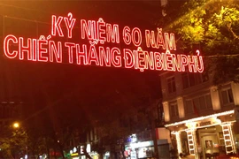 Hà Nội rực rỡ cờ hoa dịp nghỉ lễ 30/4-1/5