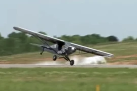 Màn điều khiển máy bay "điên rồ" đến mức khó tin